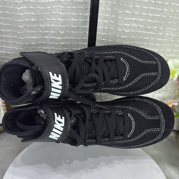 (N1) Nike Kids Black and White High-Top Sneakers, Sz 2Y - Picture 6 of 10